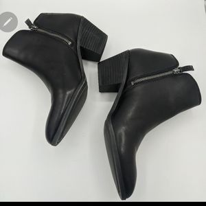Almost Brand New Frye Judith Zip Bootie Black Leather Size 9
